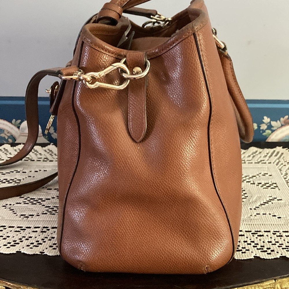 COACH Carmel color hand/shoulder bag, attached key holder, see pics $125 - Picture 4 of 13